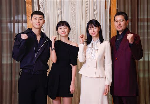 朴敘俊、金多美、權娜拉以及劉在明出席線上記者會。（圖／Netflix提供）