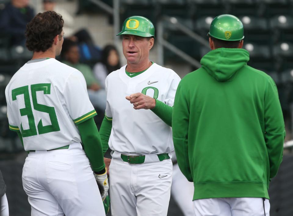 Oregon baseball coach Mark Wasikowski, center, talks strategy as the Ducks take San Francisco to extra innings at PK Park March 30, 2022.