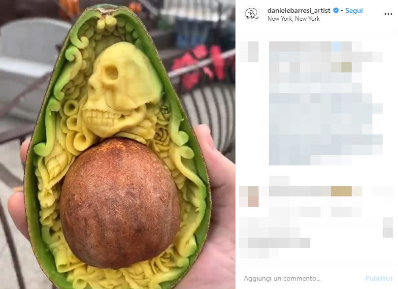 La fama è arrivata dopo un video di un avocado decorato diventato virale. Ma Daniele Barresi intaglia anche cocomeri, castagne, zucche, fragole e tutto quello che la natura offre. Nell'ultimo periodo ha sperimentato anche nuovi materiali più durevoli: sapone, cera, resina, silicone e polistirolo.