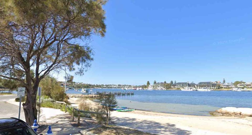 Photo shows bank of the Swan River in East Fremantle.