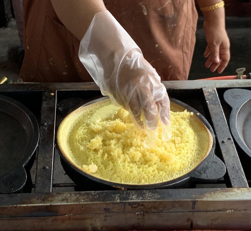 Apam Balik Kuhot - Sprinkling of cheese
