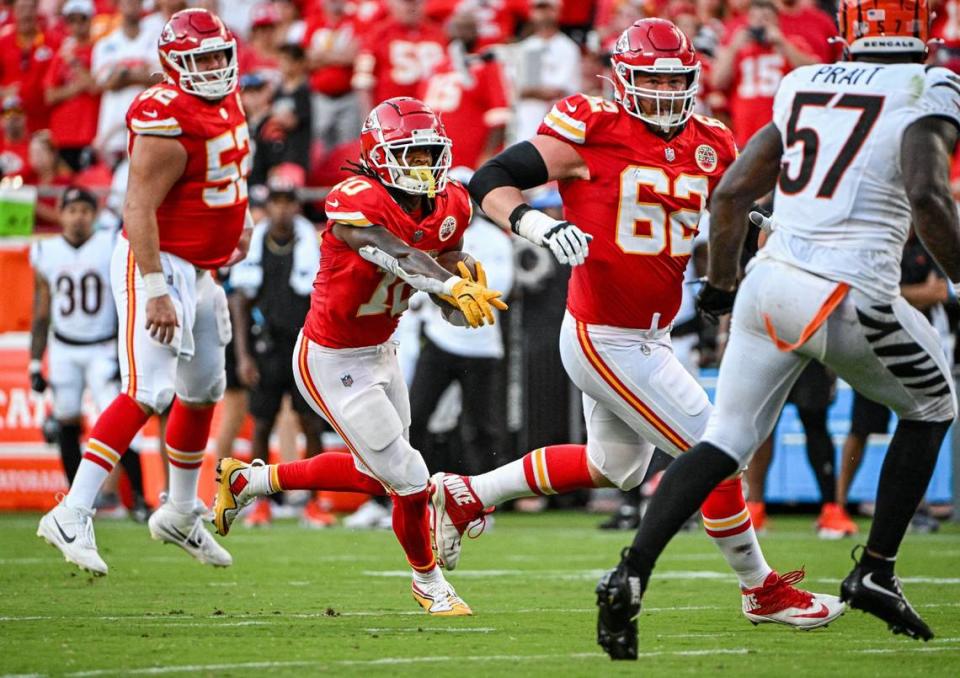 Kansas City Chiefs guard Joe Thuney (62) blocks for running back Isiah Pacheco (10) against the defense of the Cincinnati Bengals in the second half Sunday, Sept. 15, 2024, at GEHA Field at Arrowhead Stadium.