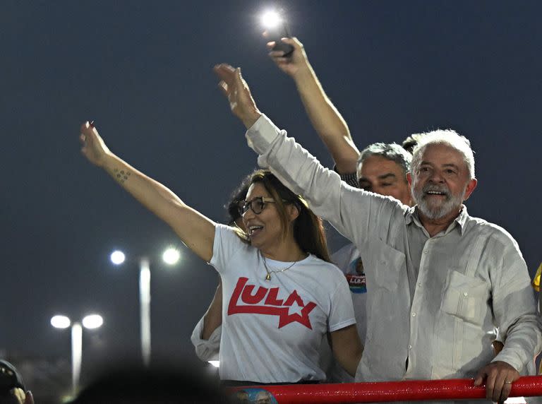 Luiz Inacio Lula da Silva en un evento de campaña en Belford Roxo, Río de Janeiro. (Carl DE SOUZA / AFP)