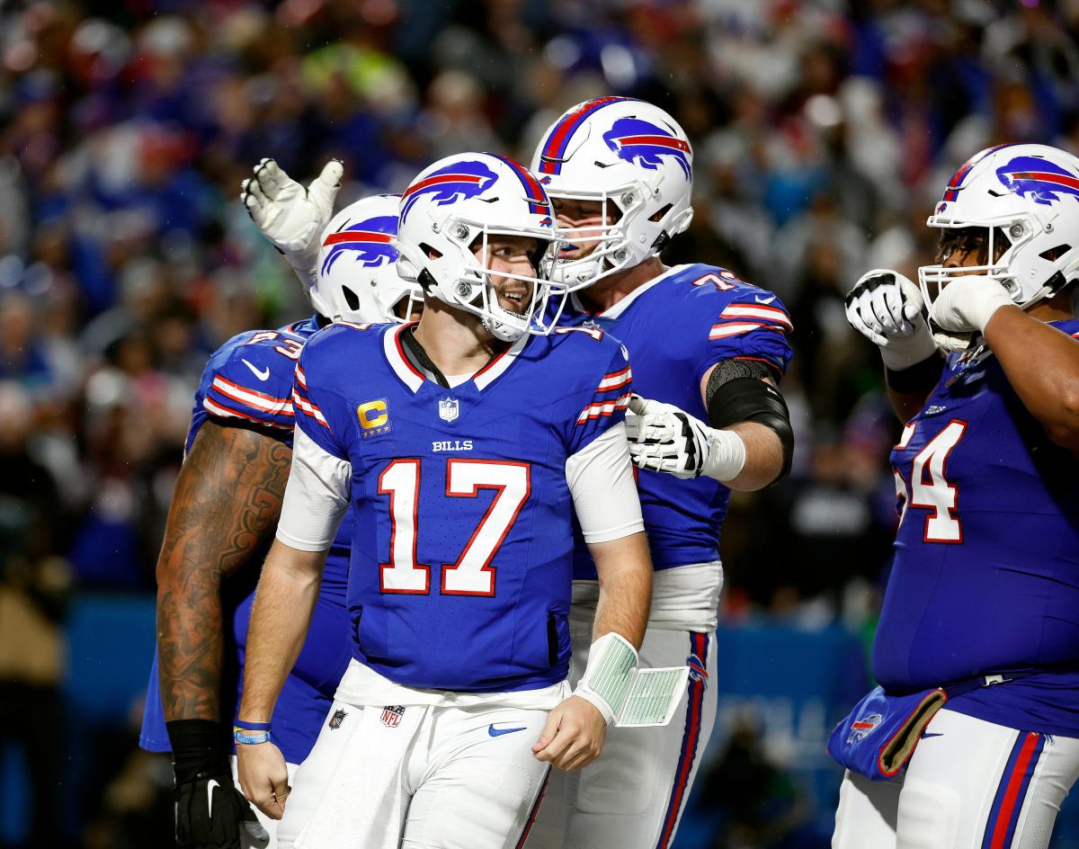 Buffalo Bills at Los Angeles Chargers: Predictions, picks and odds for NFL Week  16 game
