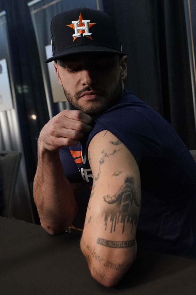 Manvel man tattoos Astros players' signatures on his arm