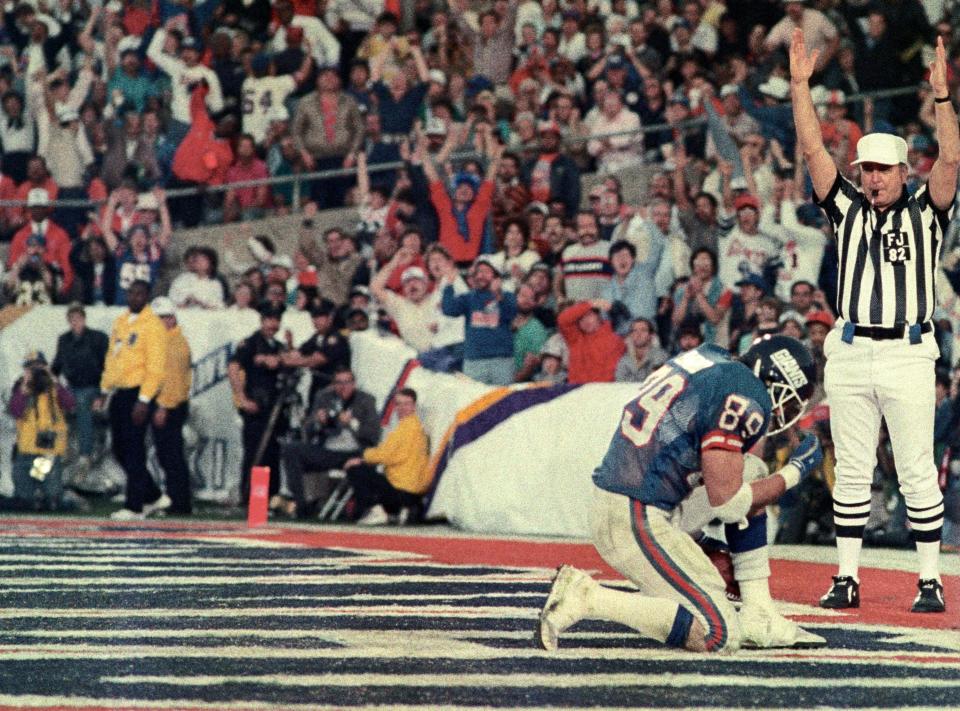 New York Giants tight end Mark Bavaro (89) reacts in the end zone against the Denver Broncos during Super Bowl XXI at the Rose Bowl in 1987. The Giants defeated the Broncos 39-20.