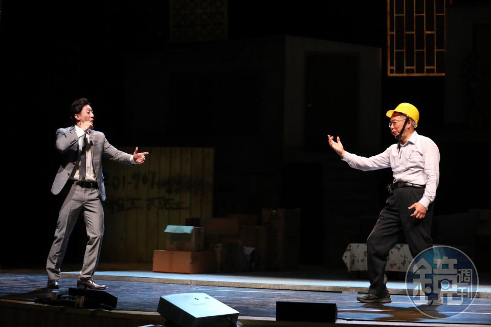 柯文哲首度演出音樂劇，在台上唱歌跳舞，還模仿起其他政治人物。