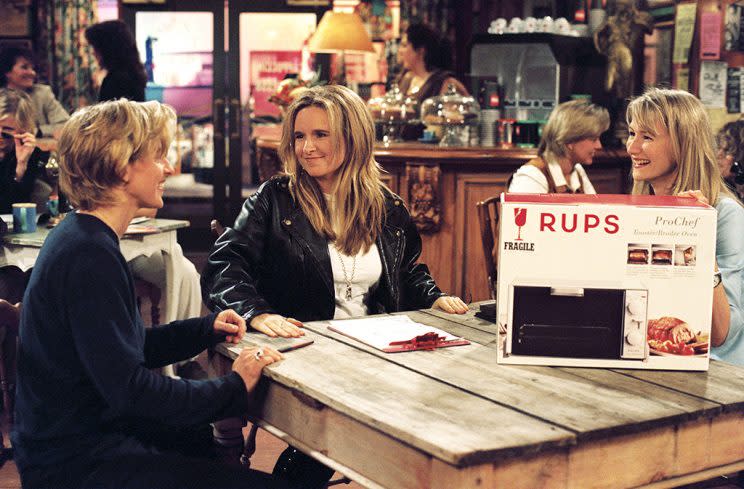 Ellen Degeneres, Laura Dern, Demi Moore, Bill Bob Thronton in ABC's Ellen. 'The Puppy Episode' April 30, 1997.