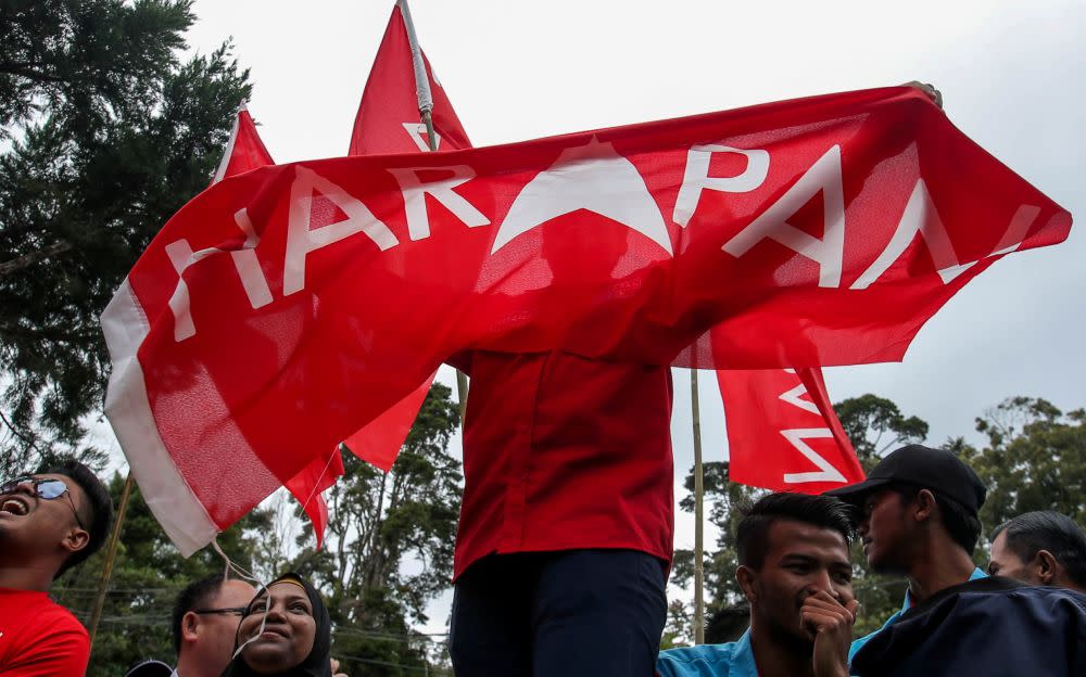 Despite its massive loss in the Tanjung Piai by-election, analysts said public anger shown by voters over a slew of issues can be lessened if PH handles the socio-economic concerns facing the people. ― Picture by Farhan Najib