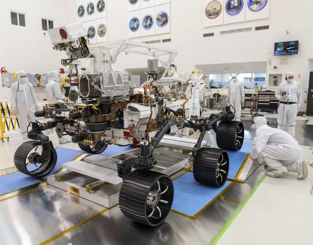 Engineers watch the first driving test for the Mars 2020 rover Perseverance (J. Krohn/AP) 