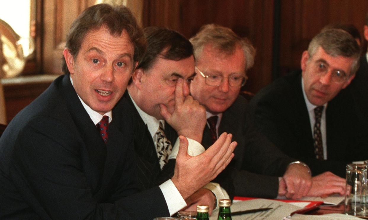 <span>Tony Blair at a cabinet meeting in 1999. The thinktank’s study has been released to mark 25 years since his first Labour administration introduced the minimum wage.</span><span>Photograph: Alastair Grant/AP</span>