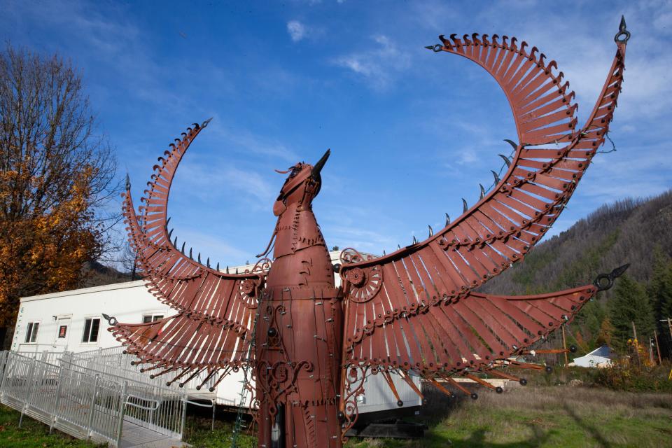 Viribus, a 14′ tall welded steel sculpture created by artist Jud Turner from scrap metal recovered after the Holiday Farm Fire graces what was once the business strip of Blue River.
(Credit: Chris Pietsch/The Register Guard)