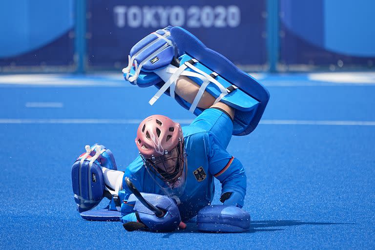 La arquera de la selección alemana de hockey sobre césped en acción durante un partido amistoso contra Las Leonas. Tokio, 20 de julio de 2021.