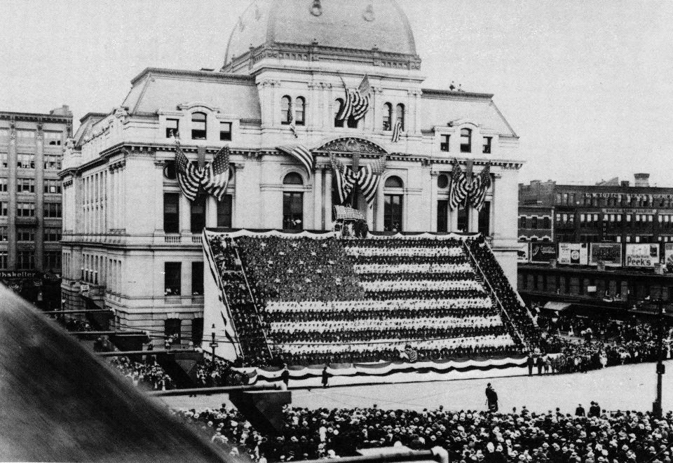 In June 1916, 1,560 schoolchildren assembled as a U.S. flag at Providence City Hall and 200 Civil War veterans served as their border for a "preparedness parade" that lasted over 6 hours.