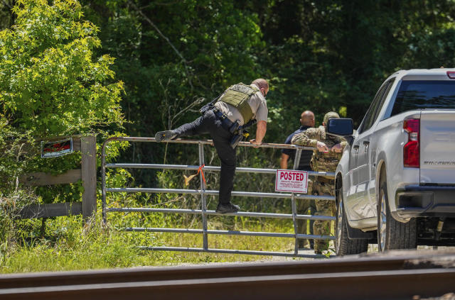 Authorities search in wooded areas, in Cleveland, Texas, Monday, May 1, 2023, for a suspect who fatally shot five neighbors several days earlier. (Raquel Natalicchio/Houston Chronicle via AP)