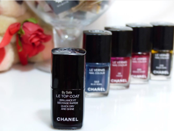 This new black topcoat from Chanel transforms your manis