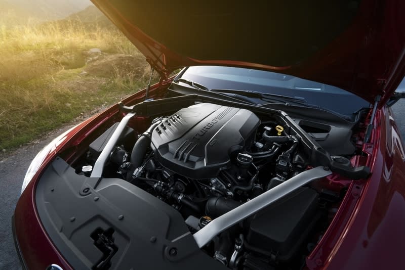 3.3升V6渦輪引擎370hp/52kgm性能帶來高度駕駛樂趣。