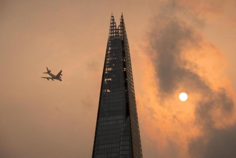 El cielo de Londres, amarillo