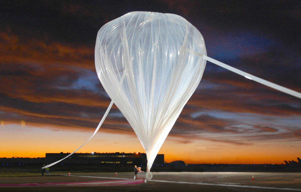 A World View balloon similar to the one that will be part of the Stratollite vehicle carrying the Zinger chicken sandwich to the edge of space. <cite>World View</cite>