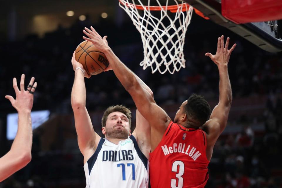 DEP-BAS MAVERICKS-TRAIL BLAZERS (AP)