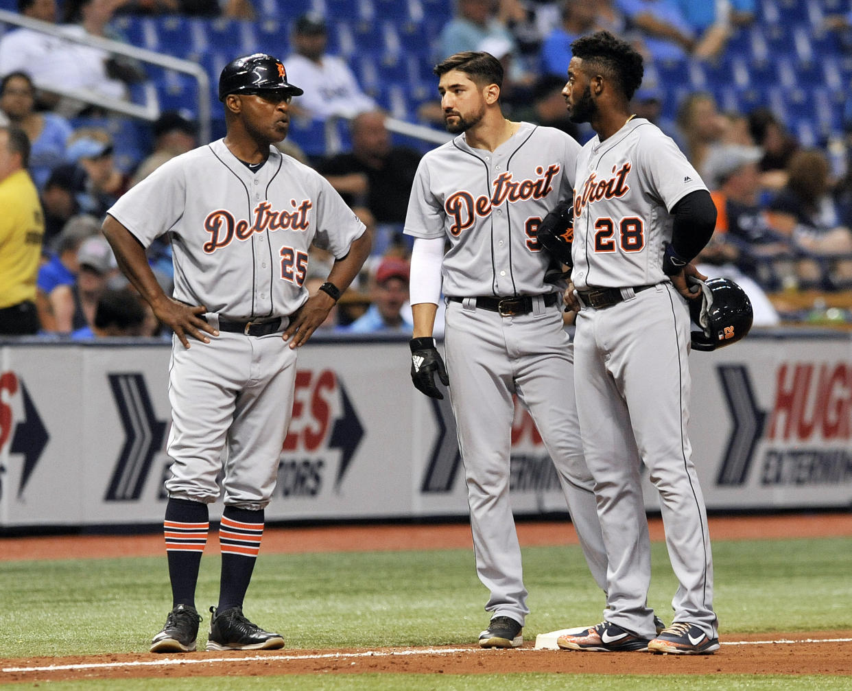 Third-base coach Dave Clark (left) talks to Detroit’s two best hitters, Nicholas Castellanos and Niko Goodrum (AP/Steve Nesius)