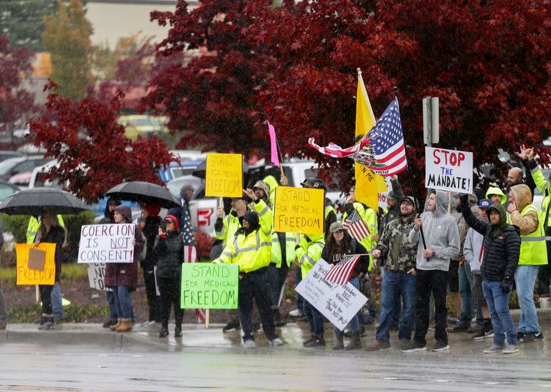 Boeing employees protest vaccine mandate