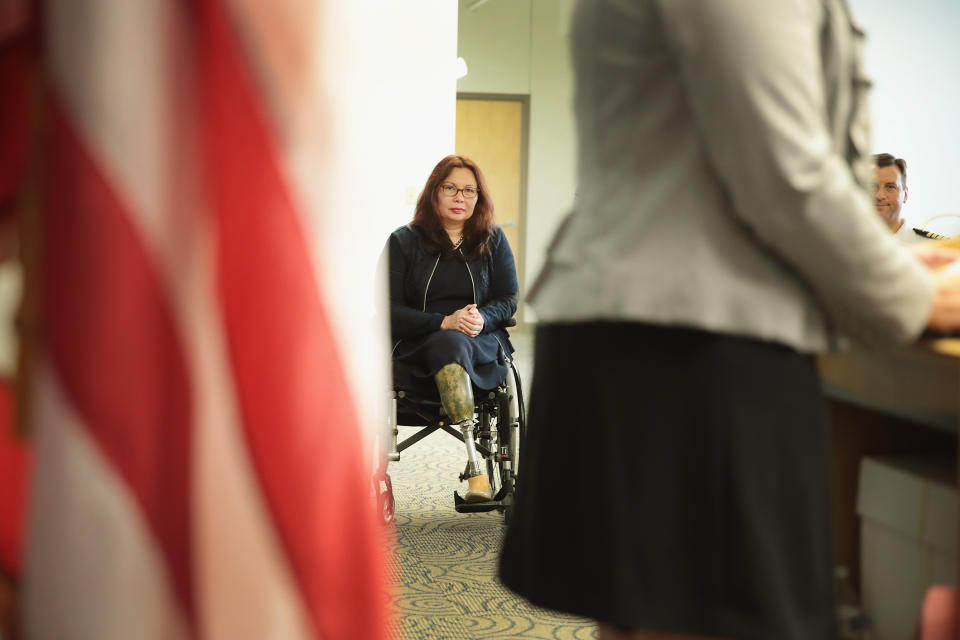 <p>Partie en mission, Tammy Duckworth voit l’hélicoptère qu’elle copilote être frappé par une roquette. Elle est alors gravement blessée. Crédit photo : Getty Images </p>