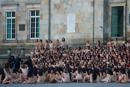 Naked volunteers pose for U.S. artist Spencer Tunick at Bolivar Square in Bogota,Colombia. June 5,2016. REUTERS/John Vizcaino