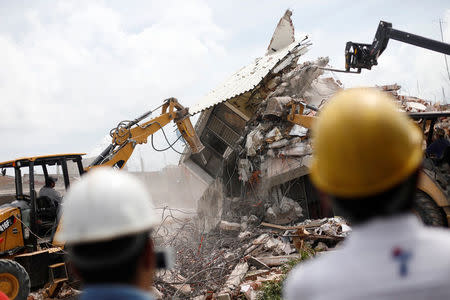 Demolition machines tear down a house damaged by an earthquake in Jojutla de Juarez, Mexico, September 21, 2017. REUTERS/Edgard Garrido