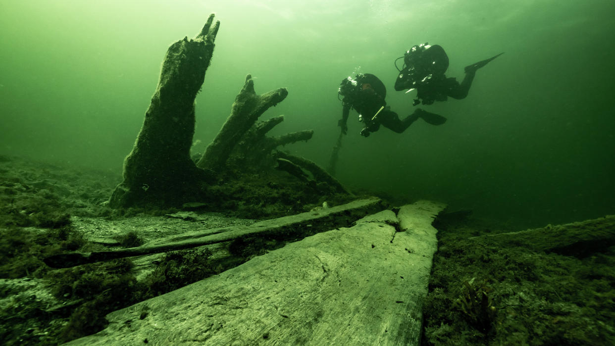  Maritime archaeologists Johan Rönnby (left) and Rolf Warming diving near the stern of the Gribshunden wreck. The ship sank in 1495 and was rediscovered in the 1970s. . 