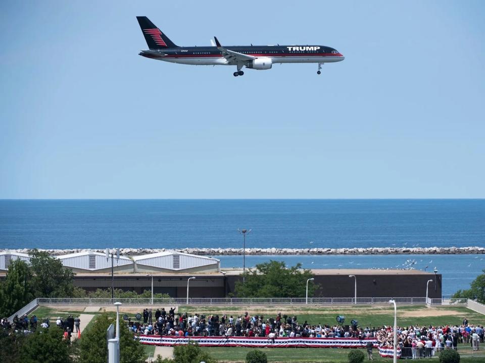 Trump's 757 flying.