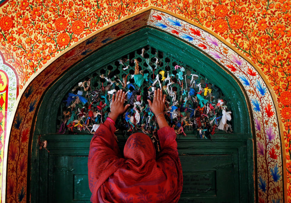 A woman prays at the shrine of Sufi Saint Khawaja Naqshband during the holy fasting month of Ramadan in Srinagar, June 20, 2017. REUTERS/Danish Ismail