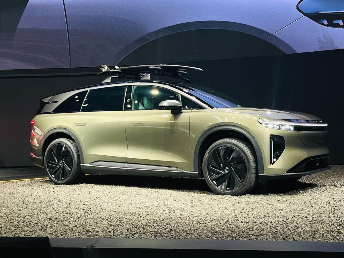 Production-Ready Lucid Gravity SUV Claims 440-Mile Range - CNET