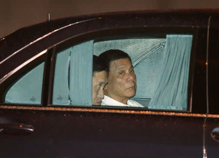 Philippine President Rodrigo Duterte (R) rides in a car after arriveing at Haneda international airport in Tokyo, Japan October 25, 2016. REUTERS/Issei Kato