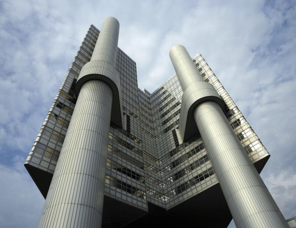 Hypo-Haus, which is HypoVereinsbank's headquarters in Munich, may be the home of Germany's fifth-largest financial institution, but the banking firm missed the mark in designing the structure that houses thousands of its employees.