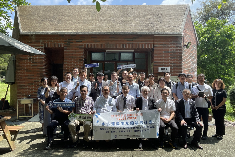 臺日大學聯盟的日方學校代表與暨大代表合照