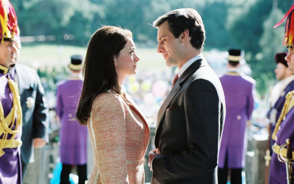 Anne Hathaway (Mia), then 17, and Callum Blue (Andrew) in a scene from "The Princess Diaries 2, Royal Engagement."