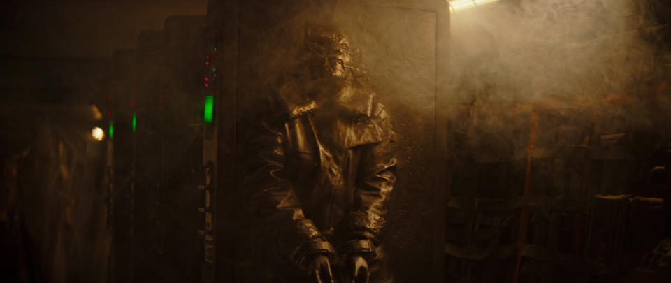 Pascal's Mandalorian stores his bounty with the help of carbon freezing (Photo: Lucasfilm Ltd.)