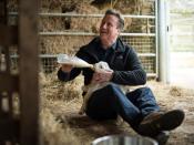 Das sieht mehr nach Tierliebe aus: Johnsons Vorvorgänger David Cameron mit einem Baby-Lamm. Insgesamt scheint der einstige britische Premier (2010 bis 2016) durchaus etwas für tierische Gesellschaft übrigzuhaben. (Bild: Leon Neal - WPA Pool/Getty Images)