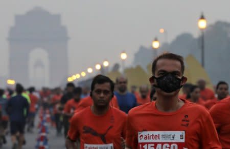 A runner wearing a face mask for protection from air pollution takes part in the Airtel Delhi Half Marathon in New Delhi, India, October 21, 2018. REUTERS/Anushree Fadnavis