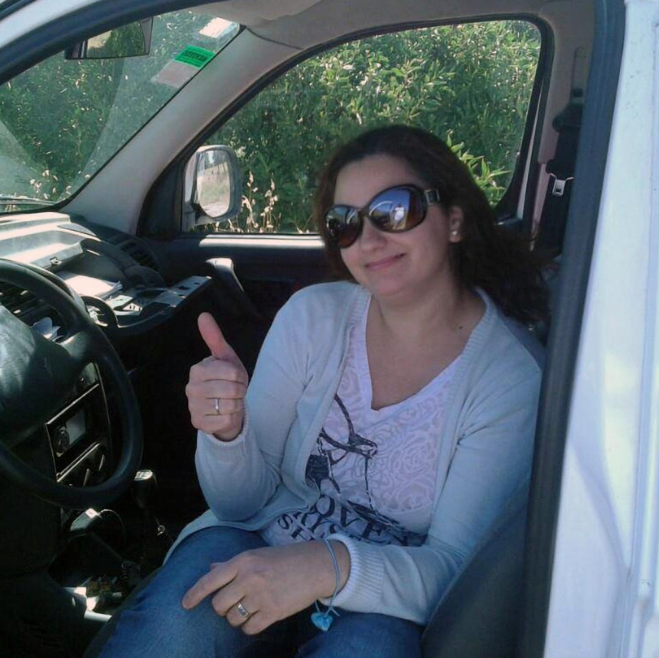 Maria Mariangeli is seen giving the thumbs up while smiling and sitting in a car. Source: CEN/Australscope