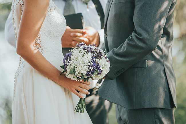 bride-and-groom-wedding-ceremony