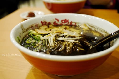 【台中散策食記】山小屋拉麵 筑豊ラーメン│西區：昭和45年九州筑豐地道拉麵～黑蒜油加豚骨湯濃醇香～硬漢細麵嚼勁好味