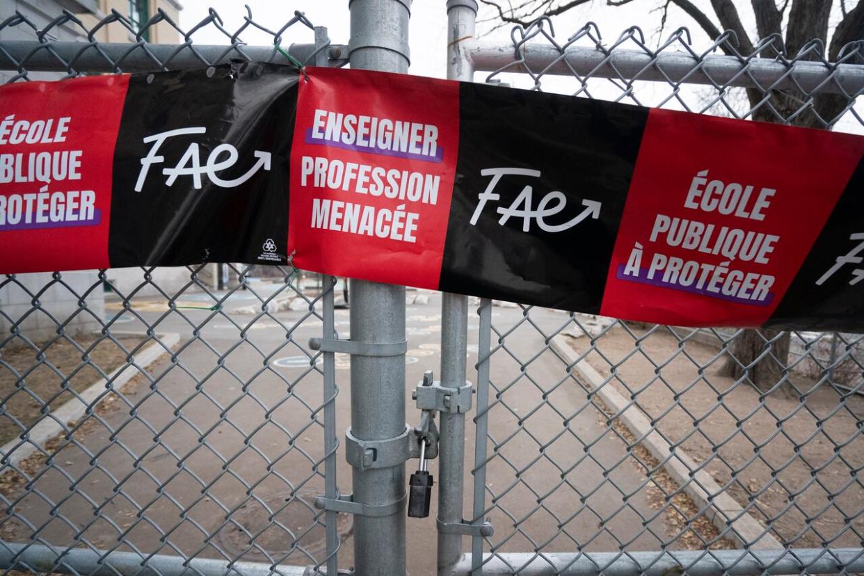 The Fédération autonome de l'enseignement is telling its members that the teachers' strike is not close to an end, no matter what the premier has said. (Ivanoh Demers/Radio-Canada - image credit)