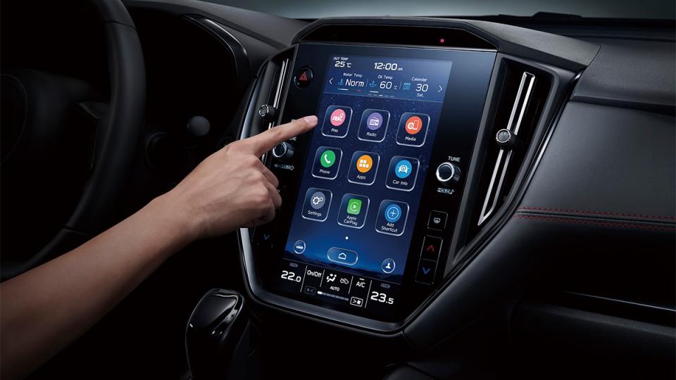 圖／同時導入科技感十足的11.6吋智慧影音觸控螢幕，透過直覺化介面整合多項重要功能，讓駕駛與乘客都能夠享有兼具科技感與便利性的駕乘感受。