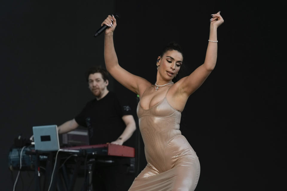 La cantante iraní-holandesa Sevdaliza durante su concierto en el festival AXE Ceremonia en el Parque Bicentenario en la Ciudad de México el domingo 24 de marzo de 2024. (Foto AP/ Marco Ugarte)