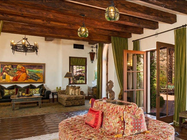 the sitting room at hummingbird nest ranch