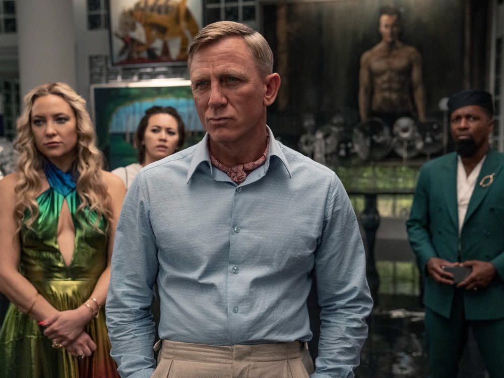 Daniel Craig (Szene aus "Knives Out 2") wartet auf Neuzugänge. (Bild: John Wilson/Netflix © 2022)