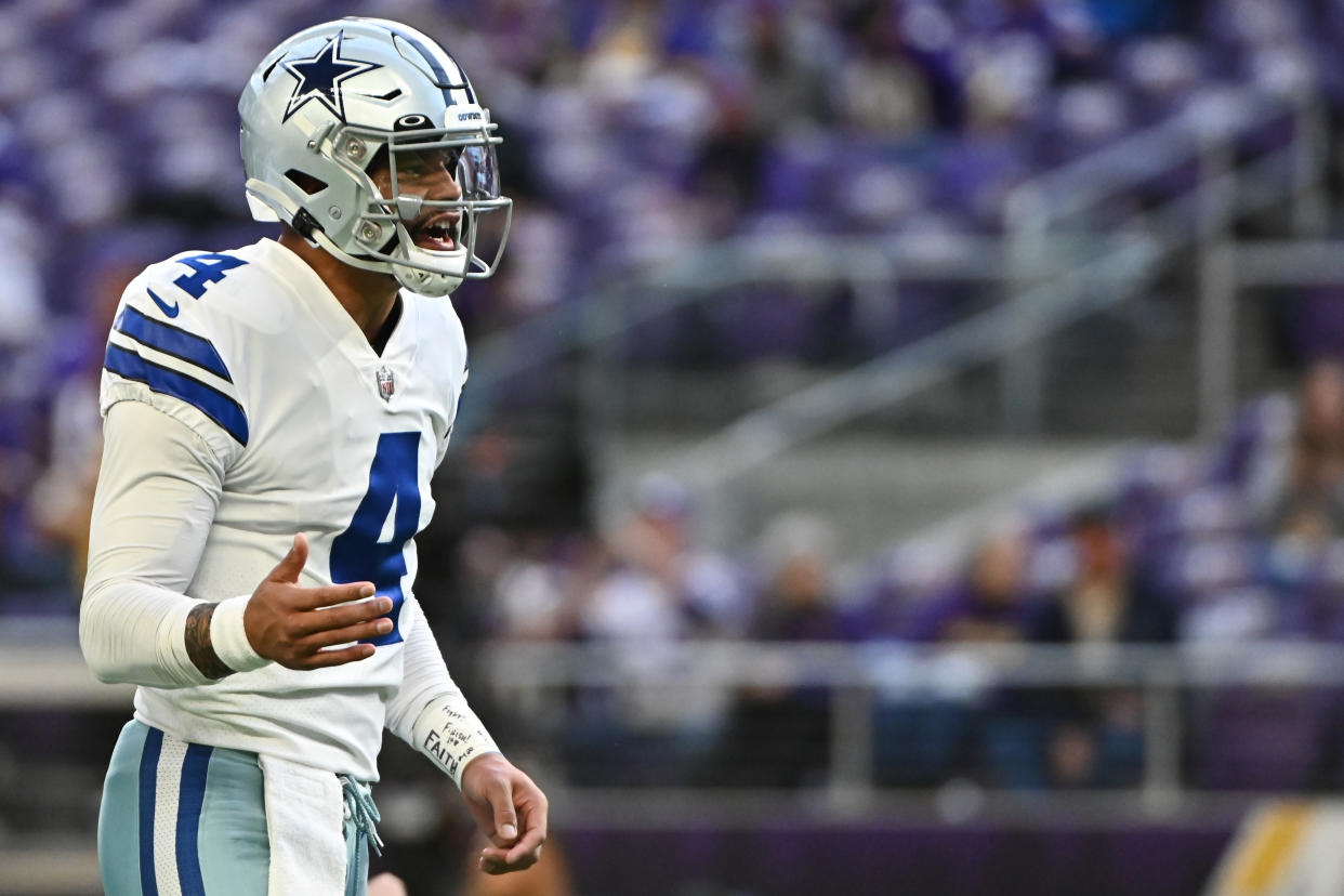 MINNEAPOLIS, MINNESOTA - NOVEMBER 20: Dak Prescott #4 of the Dallas Cowboys warms up prior to playing the Minnesota Vikings at U.S. Bank Stadium on November 20, 2022 in Minneapolis, Minnesota. (Photo by Stephen Maturen/Getty Images)