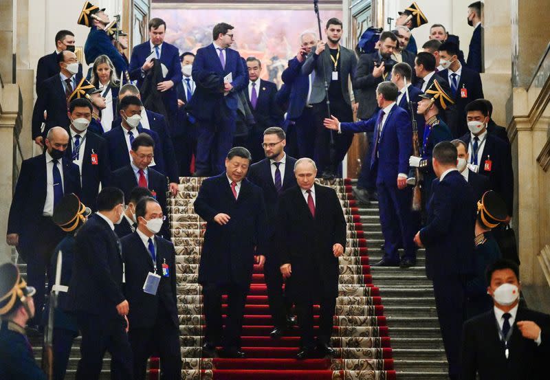 Russian President Vladimir Putin and Chinese President Xi Jinping attend a reception in Moscow